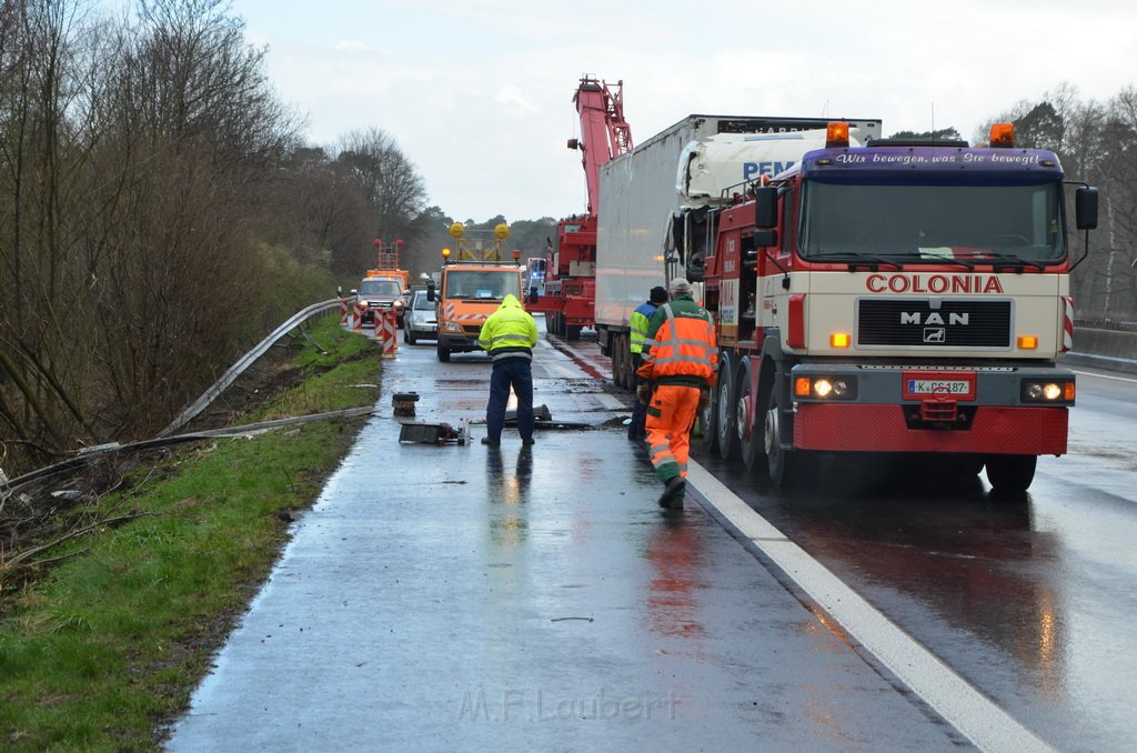 VU LKW umgestuerzt A 3 Rich Frankfurt AS Koenigsforst P602.JPG - Miklos Laubert